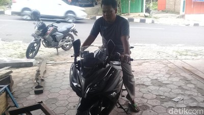 Foto: Wow! Eko Beli Motor Ninja Pakai Uang Receh