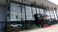 Diler ini berada di lahan seluas  4.064 m2 dengan luas bangunan 10.000 m2.