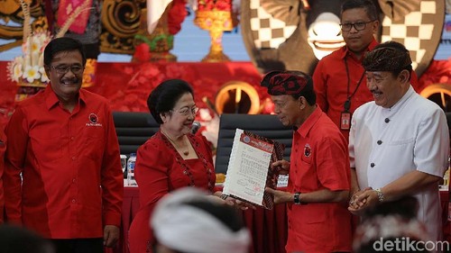 PDI Perjuangan resmi mengusung I Wayan Koster dan Tjokorda Oka Artha Ardana Sukawati (Cok Ace) untuk bertarung dalam Pilgub Bali 2018.