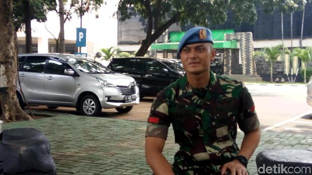 Cerita di Balik Paspampres Ganteng Pratu Daniel saat Berbeskap