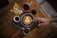 Selain pastry, di sini juga ada kopi enak lho.