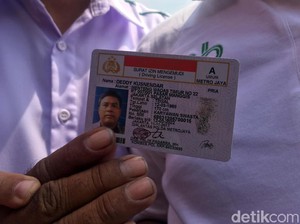 Ratusan Pengemudi Taksi Online Bikin SIM A Umum