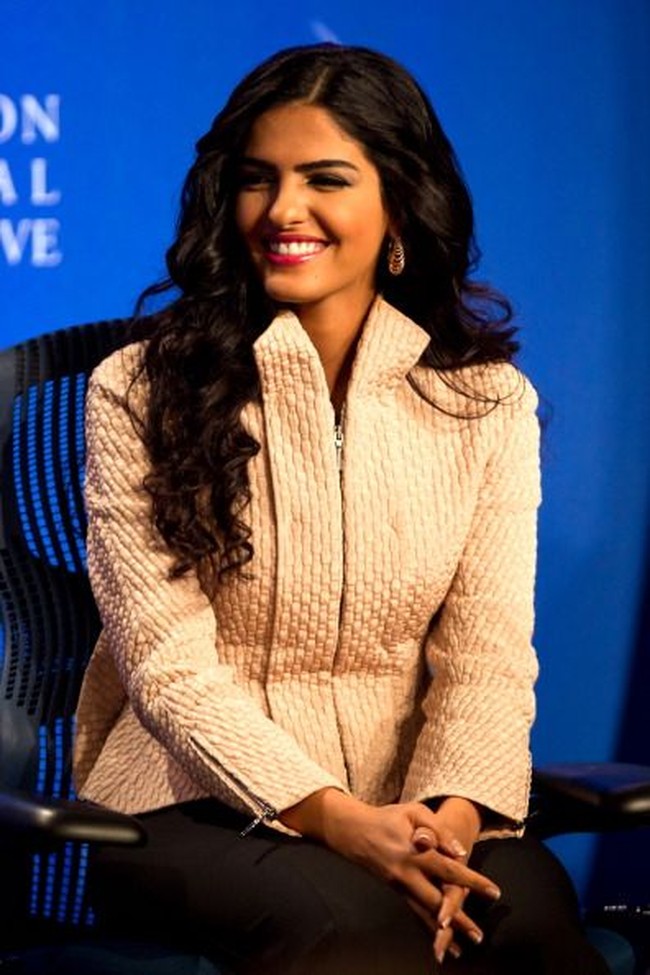 Setelah menikah dengan Pangeran Al-Waleed bin Talal, Putri Ameerah Al-Taweel didaulat menjadi pimpinan di Alwaleed bin Talal Foundation, yang merupakan yayasan sosial dari sang pangeran. Putri Ameerah Al-Taweel pun banyak terlibat dalam kegiatan kemanusiaan melalui yayasan tersebut. Foto: Dok. Getty Images, Facebook