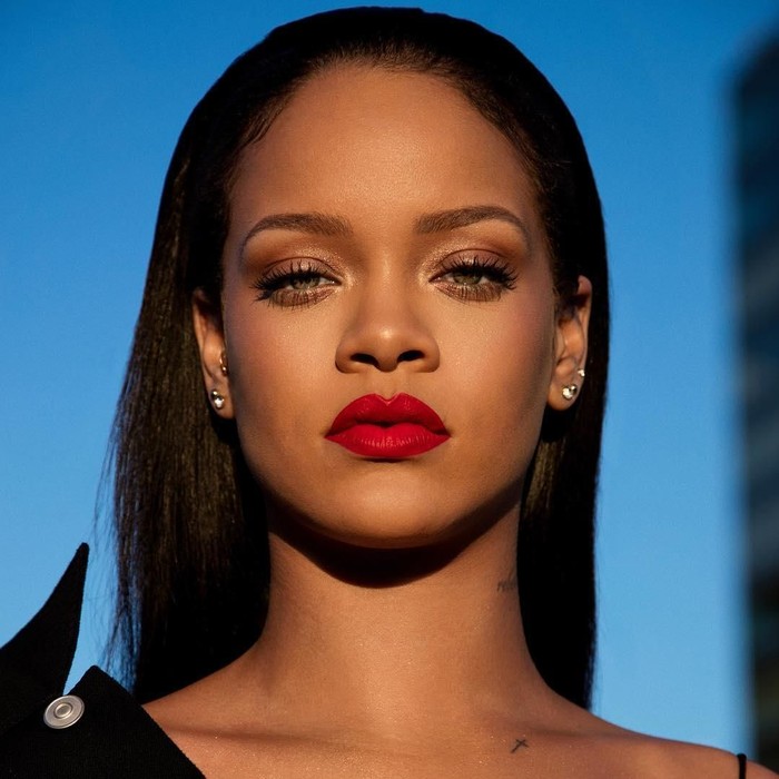 Lipstik merah Rihanna