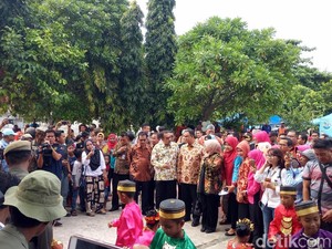 Anies Hadiri Perayaan HUT ke-16 Kepulauan Seribu di Pulau Pramuka