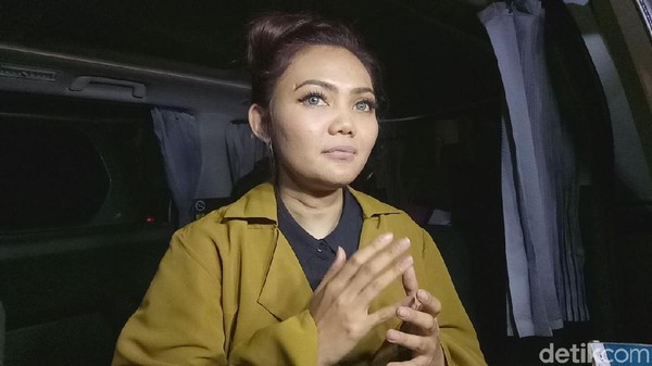 Rina Nose Blak-blakan Soal Alasan Lepas Hijab