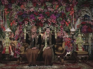 Cara Kahiyang Ayu Balas Netizen yang Bilang Riasan Wajahnya Mirip Hantu