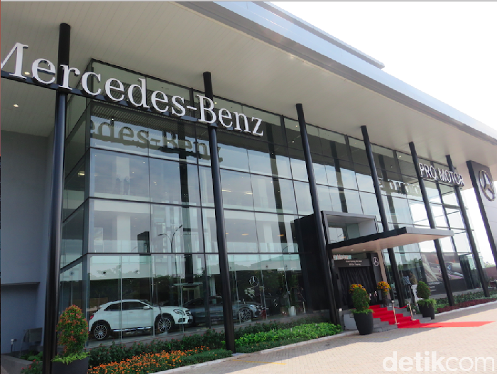 Mercy Buka Diler di Tangsel