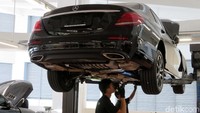 Seperti diler Mercedes-Benz resmi lainnya, markas baru ini sudah sesuai dengan standar Mercedes-Benz Presentation System II (MPS II) dimana pelanggan akan dimanjakan dengan desain area showroom yang elegan. Fasilitas ruang display dan lounge juga dibuat nyaman.