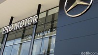 Tak sampai disana, pada diler yang memiliki 6 lantai ini juga dihadirkan iShowroom dan Digital Signage yang diklaim baru pertama kali dihadirkan oleh pihak Mercy di dilernya.