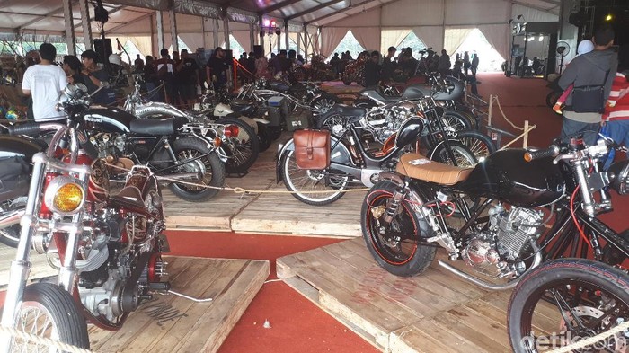 Motor Modifikasi Terbaik Bersaing di Surabaya