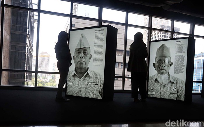Pameran foto pejuang memperingati Hari Pahlawan. Foto: Rengga Sancaya/detikcom Pameran foto pejuang memperingati Hari Pahlawan. Foto: Rengga Sancaya/detikcom