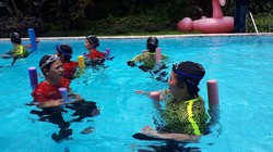 Olahraga di air tidak hanya menyenangkan. Berenang misalnya, bisa dimanfaatkan untuk terapi stroke hingga nyeri punggung.