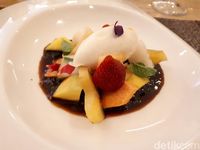 Di 'Starry Nights,' Chef Degan Sajikan Salmon Lodeh dan Sapi Bumbu Rawon