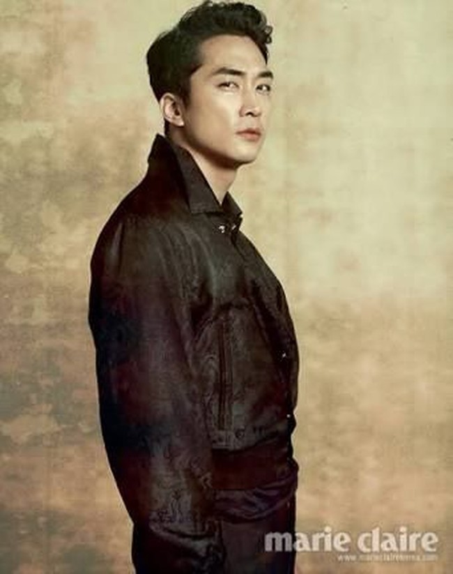 Penonton serial Korea Endless Love tentu ingat sosok aktor ini, Song Seung Hun. Lawan main Song Hye Kyo dalam serial populer tersebut memang memiliki wajah tampan yang tak pudar oleh waktu. Kini saat usia Song Seung Hun sudah 41 tahun, wajah tampannya masih seperti dulu. Foto: Ist.