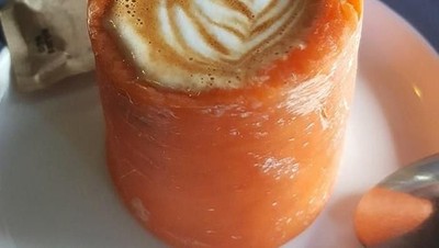 Nyeleneh! Kopi ini Disajikan dalam Centong Sayur hingga Kotak Smartphone