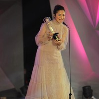 Berkat aktingnya di film Posesif, tak di sangka Putri Mirano mendapatkan penghargaan sebagai Pemeran Utama wanita terbaik di ajang Festival Film Indonesia (FFI) 2017. Foto: (Panitia FFI 2017)