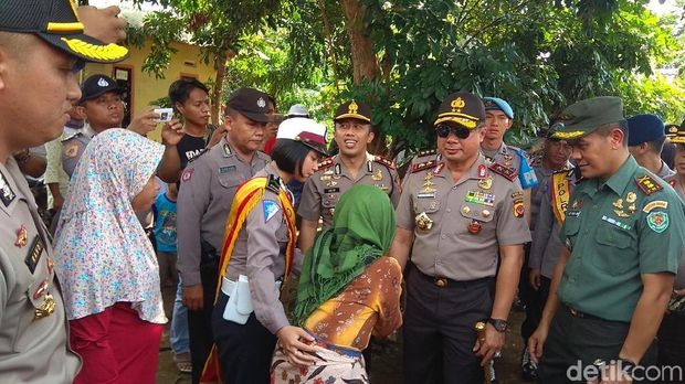 Bahagianya Nenek Nameh Saat Gubuknya 'Dibedah' Kapolda Jabar