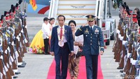 Presiden Indonesia Joko Widodo tiba bersama ibu negara Iriana Jokowi (Foto: Laily Rachev/Biro Pers Setpres)