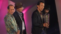 Teuku Rifnu Wikana menang di kategori Pemeran Utama Pria Terbaik. Foto: (Panitia FFI 2017)