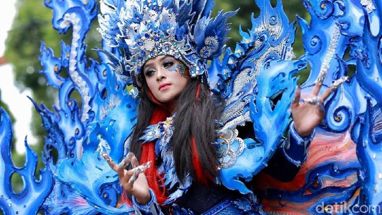 Peserta Banyuwangi Ethno Carnival (Putri Akmal/detikTravel) Peserta Banyuwangi Ethno Carnival (Putri Akmal/detikTravel)