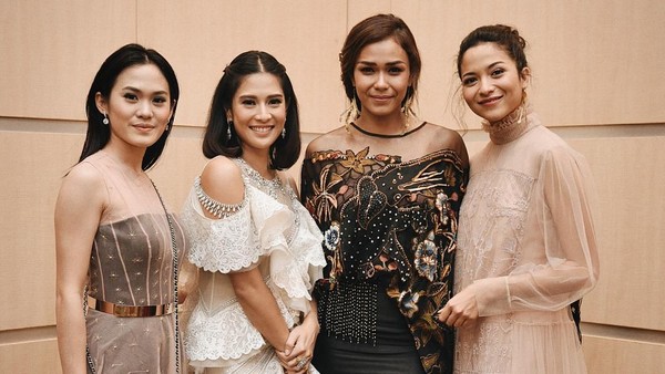 Gaun Indah Selebriti di FFI 2017, Putri Marino Sampai Dian Sastrowardoyo