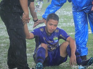 Persib Tutup Musim dengan Kekalahan, Bobotoh Ricuh