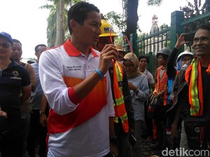 Tinjau Proyek di GBK, Sandi Ingatkan Soal Kamar Mandi dan Parkir