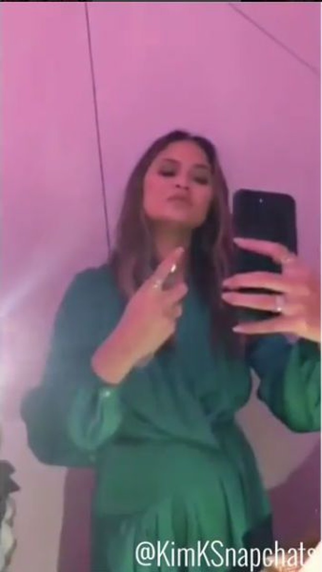 Selebriti seperti Chrissy Teigen ikut meramaikan pesta. Foto: Dok. Instagram