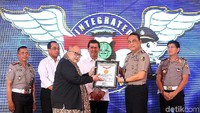 BPKB Online ini pun meraih rekor MURI.