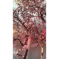 Keluarga Kardashian dikenal senang membuat pesta tematik, termasuk untuk baby shower kali ini yang kental dengan nuansa Asia sebagai tema besarnya. Foto: Dok. Instagram