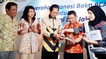 BCA Serahkan Donasi untuk Operasi Katarak Gratis