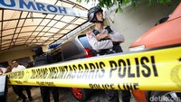 Sebelumnya Helmi dengan brutal memberondong istrinya dengan 6 kali tembakan sekitar pukul 14.30 WIB, Kamis (9/11). Beberapa saat kemudian, Helmi menyerahkan diri ke Polda Metro Jaya.