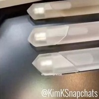 Kim Kardashian sekaligus mengenalkan parfum terbarunya di pesta ini. Foto: Dok. Instagram
