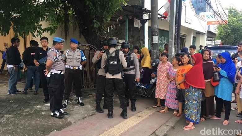 Prarekonstruksi Dokter Tembak Mati Istri, Keluarga dr Letty Datang Prarekonstruksi Dokter Tembak Mati Istri, Keluarga dr Letty Datang