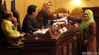 Wakil Ketua DPD RI Darmayanti Lubis menerima hasil laporan kerja dari daerah Banten.