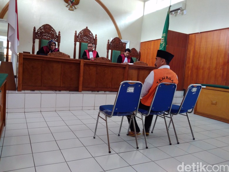 Wawan Jenderal NII di Garut Divonis 10 Tahun Penjara Wawan Jenderal NII di Garut Divonis 10 Tahun Penjara