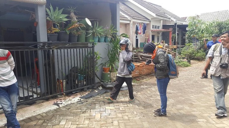Polisi Dalami Rekaman CCTV Ledakan Bondet di Perum Karangploso Polisi Dalami Rekaman CCTV Ledakan Bondet di Perum Karangploso