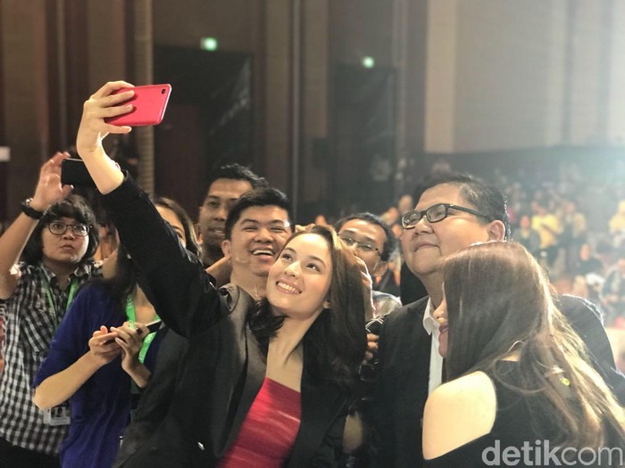 Mengenal Teknologi AI Beautify di Oppo F5