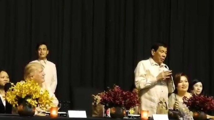 Diminta Trump, Duterte Nyanyi di KTT ASEAN