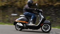 Ada dua Vespa GTS 300 yang ada di touring ini. Ada Vespa GTS 300 versi impor Vietnam (berwarna putih) dan Vespa GTS Supersport 300 versi impor dari Italia (berwarna hitam). Sebenarnya keduanya sama-sama didesain di Italia, hanya tempat produksinya yang berbeda. Pool/Piaggio Indonesia.