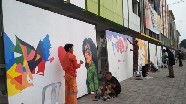 Kegiatan ini diikuti  puluhan pelukis mural dari berbagai kota di Jatim 