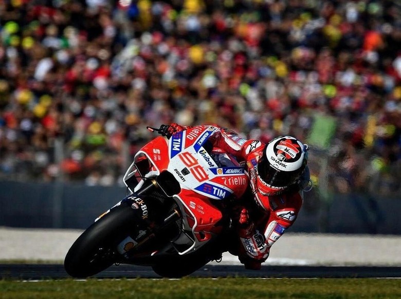 Ducati Tak Salahkan Lorenzo, tapi... Ducati Tak Salahkan Lorenzo, tapi...