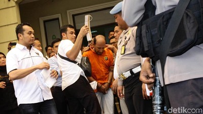 Foto-foto Prarekonstruksi dr Helmi Tembak Mati dr Letty