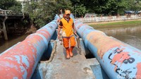 Sebelumnya, Pemerintah Kota Jakarta Pusat merevitalisasi puluhan bangunan liar di Jalan Inspeksi Kanal Banjir Barat (KBB), Tanah Abang. Hal ini dilakukan guna menertibkan gubuk-gubuk liar yang menjamur.