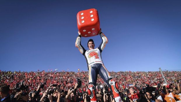 Marc Marquez dan Helm Emas