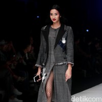 Fashion show Lekat di Jakarta Fashion Week 2018, Senayan City, Jakarta, Jumat (27/10/2017). Foto: Mohammad Abduh/Wolipop