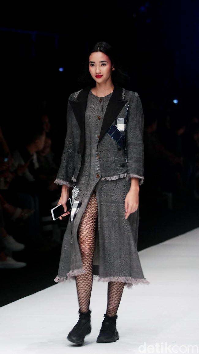 Fashion show Lekat di Jakarta Fashion Week 2018, Senayan City, Jakarta, Jumat (27/10/2017). Foto: Mohammad Abduh/Wolipop