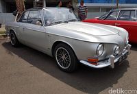 Ilustrasi mobil klasik Volkswagen Karmann Ghia. 