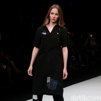 Fashion show Lekat di Jakarta Fashion Week 2018, Senayan City, Jakarta, Jumat (27/10/2017). Foto: Mohammad Abduh/Wolipop
